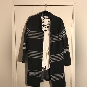 Christopher & Banks cardigan w/ 2 pockets, buttons color grey & white size M